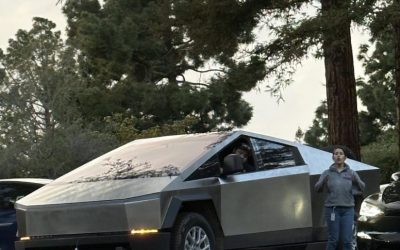 Tesla Cybertruck alpha prototype viser frem sengens kapasitet ved å bære flere terrengdekk