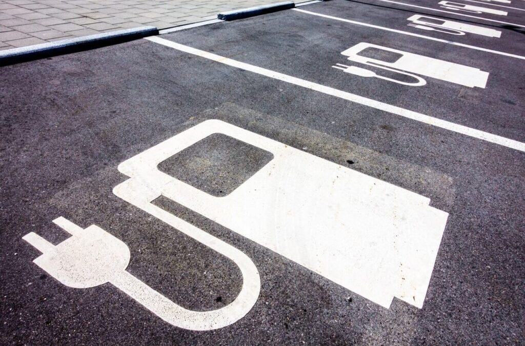 EV Mythbusting: Det er ikke noe sted å lade